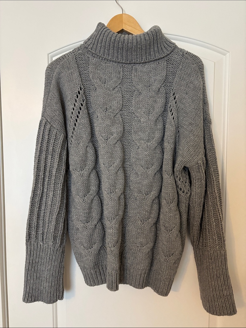 York & Hudson Gray Cable Knit Turtleneck Sweater Women’s L EUC - Picture 3 of 8